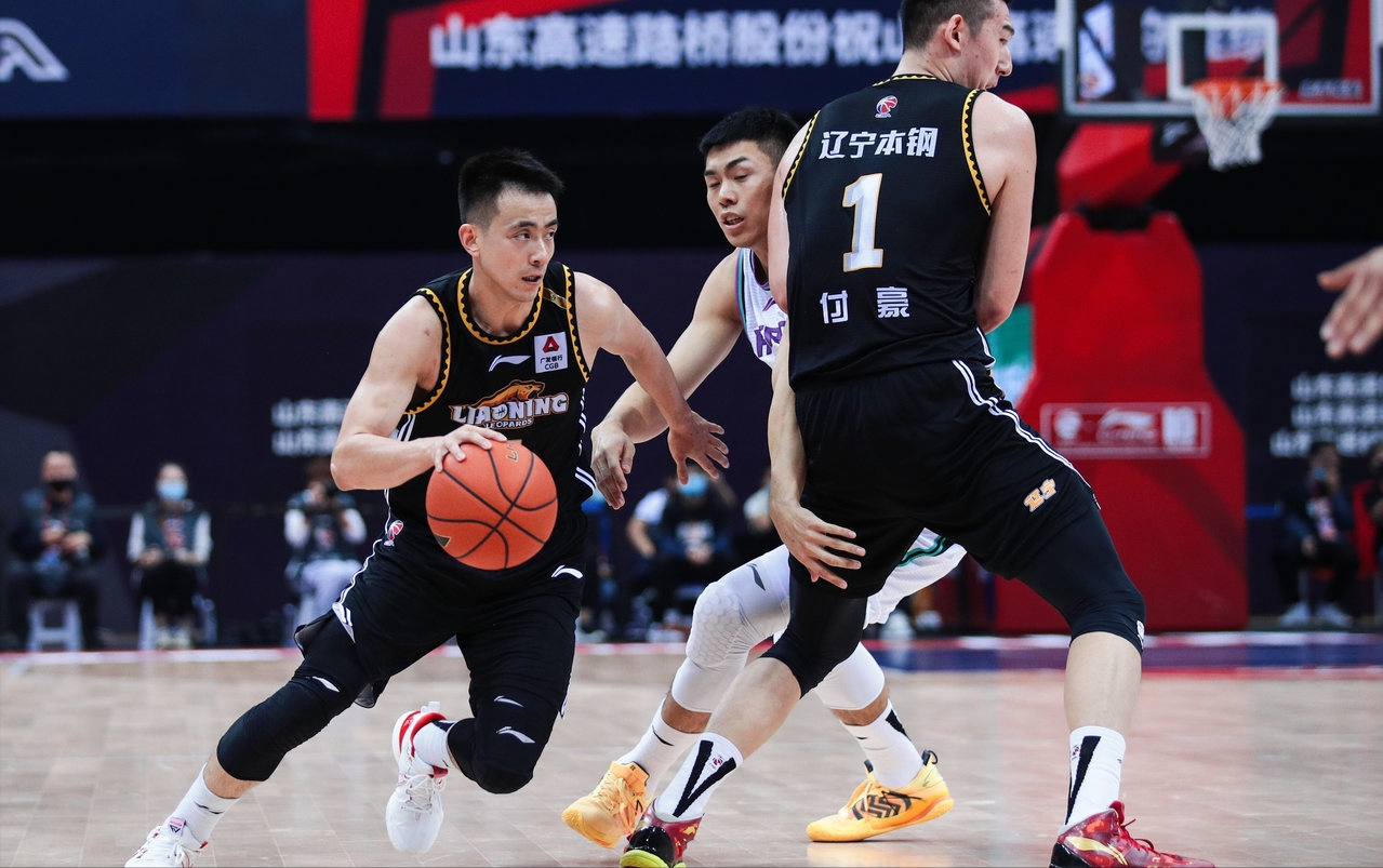 在线体育-圣保罗迎CBA常规赛关键赛，最后时刻远射贴柱，更衣室稳定，控场能力成焦点的简单介绍