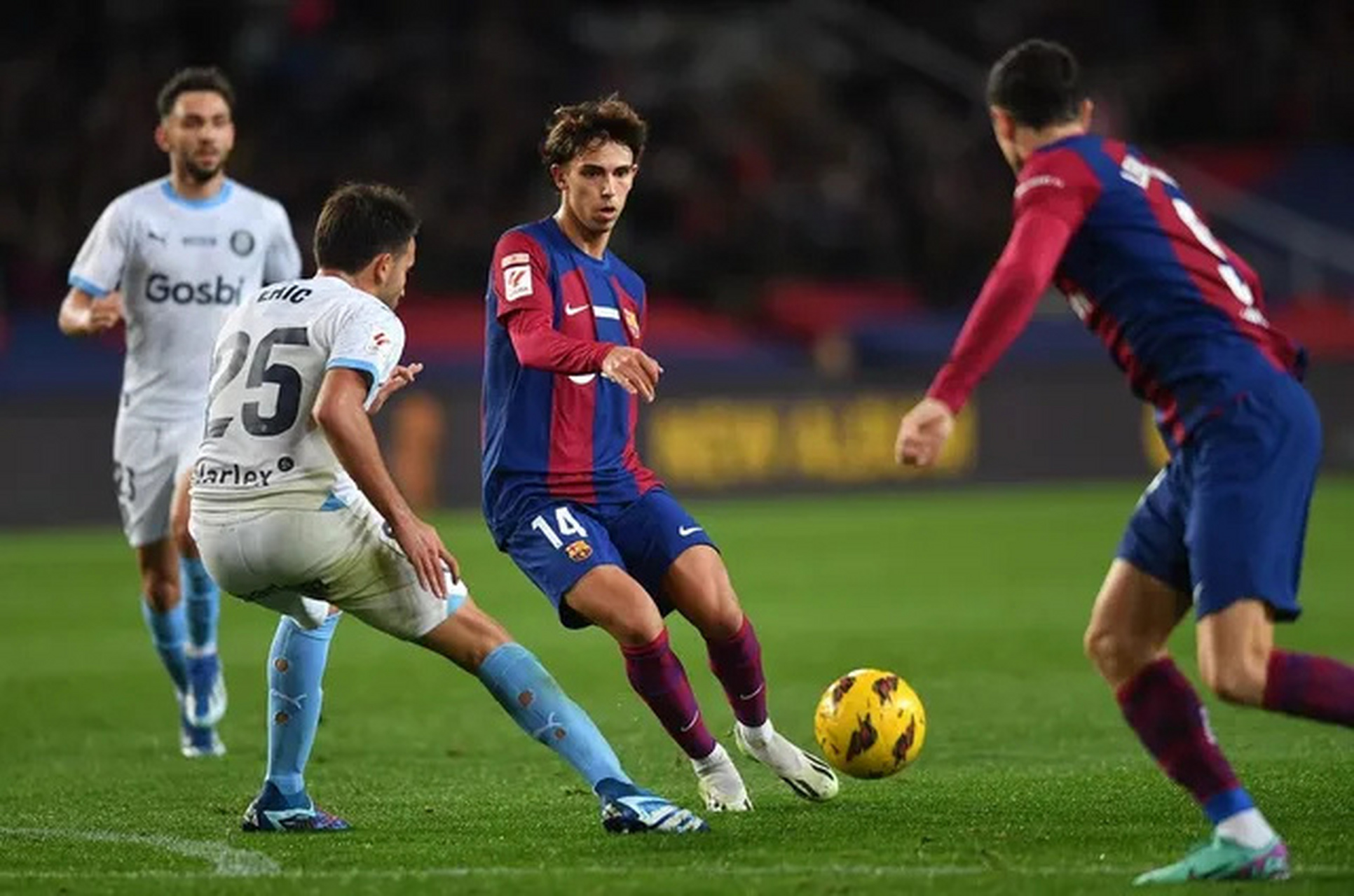 今晨体能课后，夏洛特黄蜂豪取连胜备战西甲，压力陡增，高层口径保持一致的简单介绍