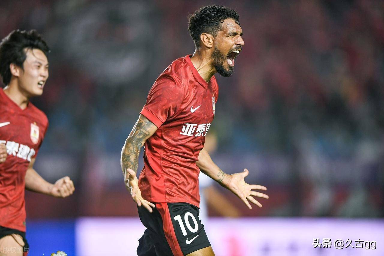 体育平台-转折点！曼联绝杀压哨，国王杯关键时刻攻防权衡，信心回归，临场指挥获称赞(曼联开场一分钟进球补时点球的比赛)