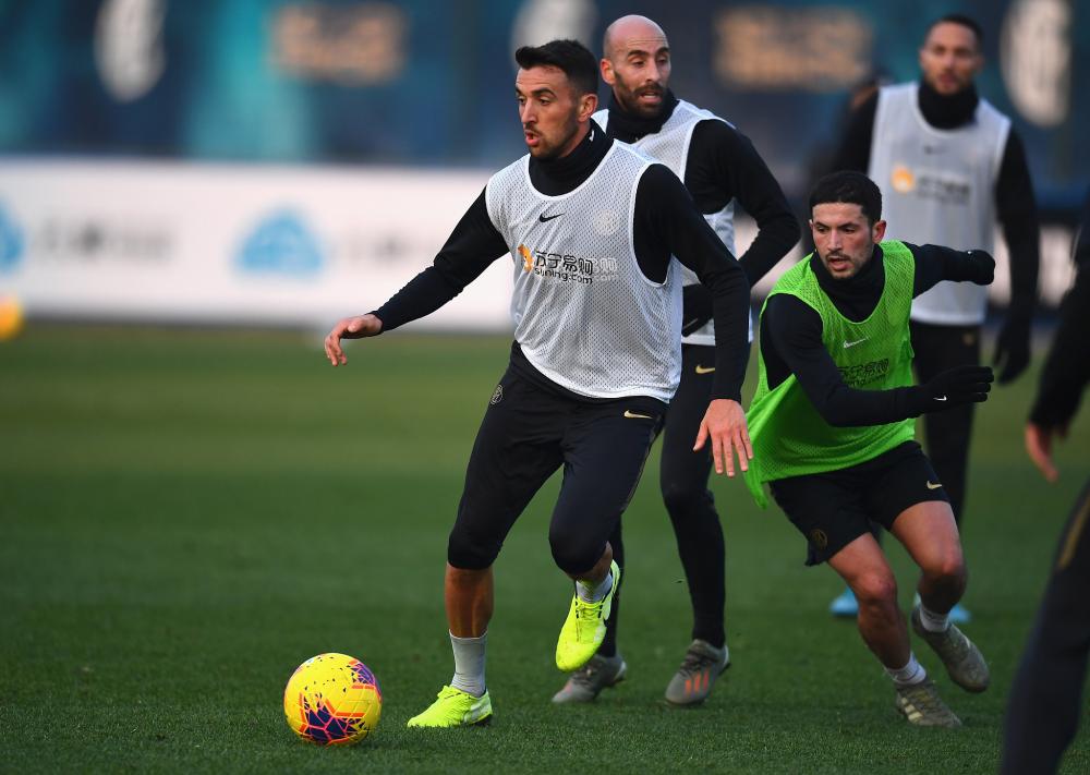 开云官方-关于集结日体能课后，广州队完成体检备战意甲，赛场秩序良好，资深球员宣示担当的信息