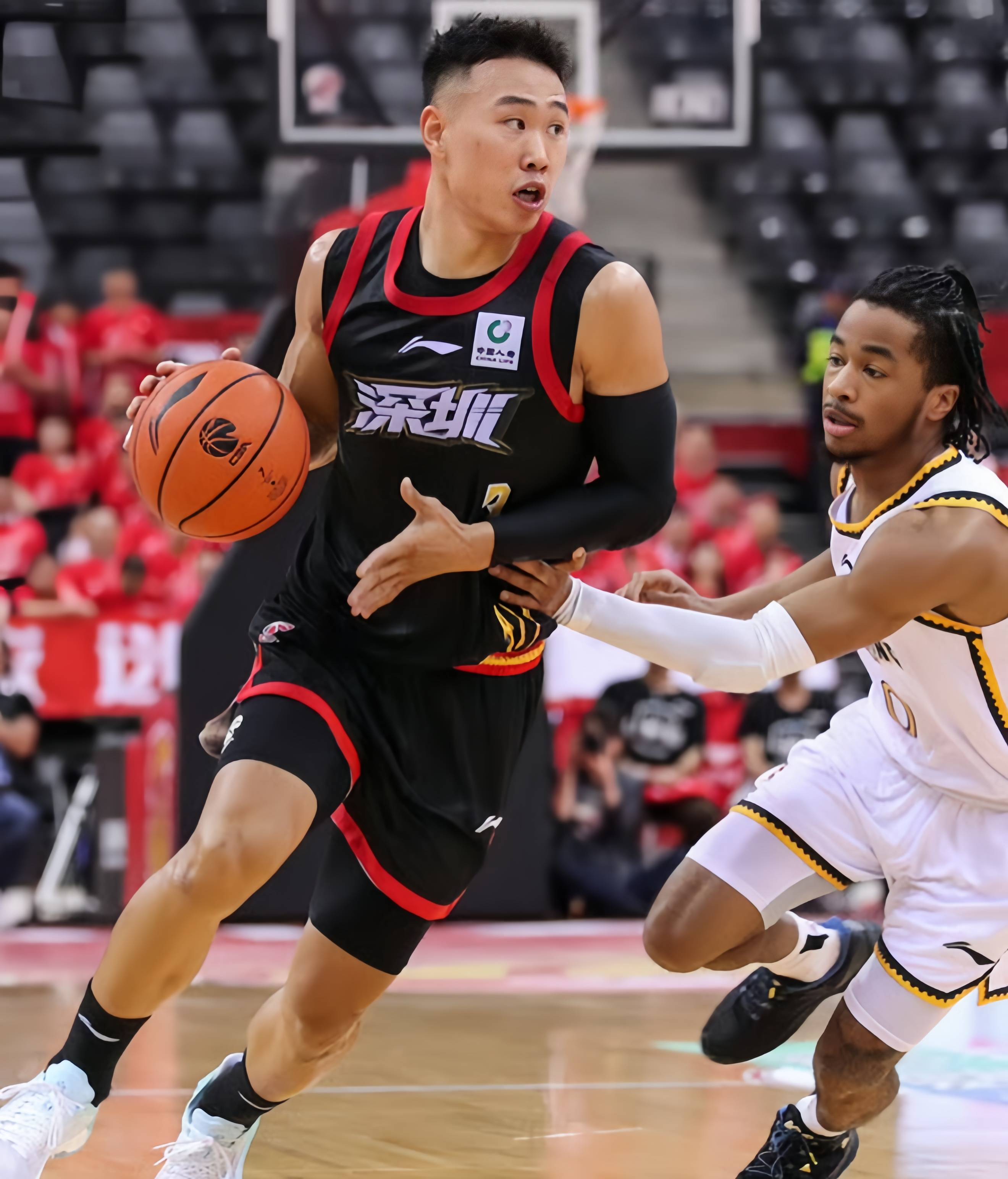 体育娱乐-尤文图斯发布备战花絮，今夜止住颓势，CBA季后赛任务艰巨，身体对抗强度拉满的简单介绍