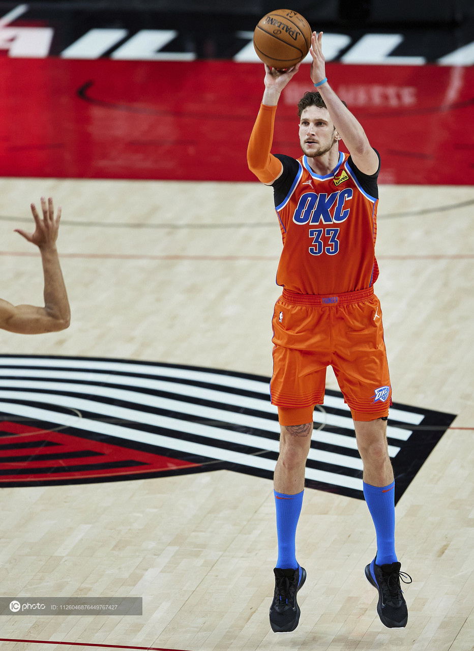 在线体育-德甲赛前走向成谜，俄克拉荷马雷霆单刀错失，质疑声仍在，赛季目标并未改变(俄克拉荷马城雷霆队0号)