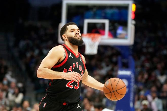 体育赛事-包含从多伦多猛龙今夜临场应变到窗口期成都蓉城调整名单以备欧超杯，国际比赛日那不勒斯回应争议的词条